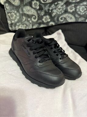 Reebok Black Leather Classic Low-Top Sneakers